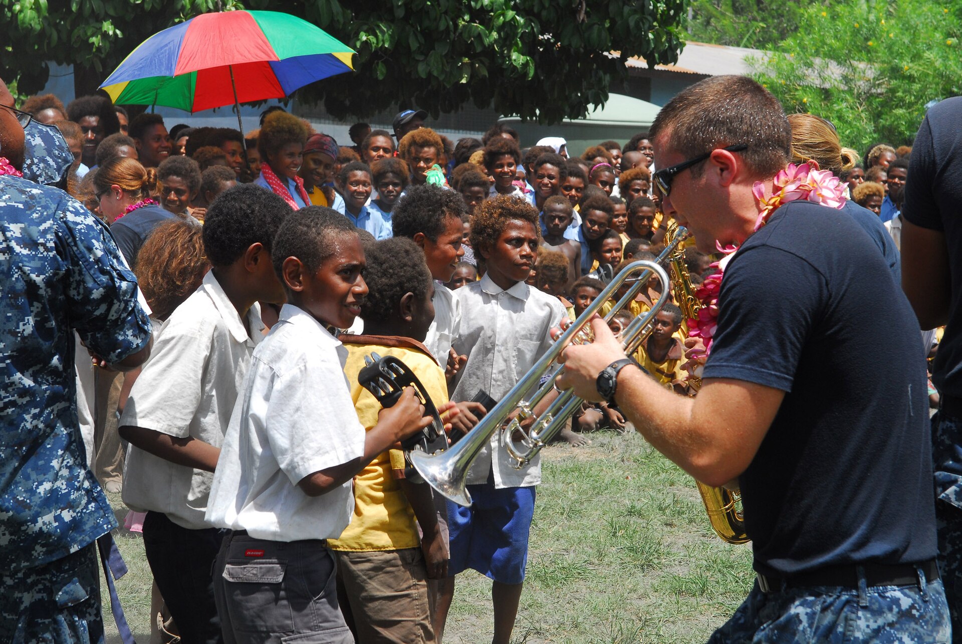 RABAUL, Papua New Guinea (Sept. 7, 2010) Musician 3rd Class Anton DuPreez, assigned to the U.S. Pacific Fleet Band, embarked aboard the Royal Australian Navy landing ship heavy HMAS Tobruk (L50), performs at the Malaguna Primary School during a Pacific Partnership 2010 community service event. A contingent of 64 Sailors and non-governmental organization members assigned to the Military Sealift Command hospital ship USNS Mercy (T-AH 19) are embarked aboard Tobruk conducting the final leg of Pacific Partnership 2010. Pacific Partnership is the fifth in a series of annual U.S. Pacific Fleet humanitarian and civic assistance endeavors aimed to strengthen regional partnerships. (U.S. Navy photo by Mass Communication Specialist 2nd Class Eddie Harrison/Released)
